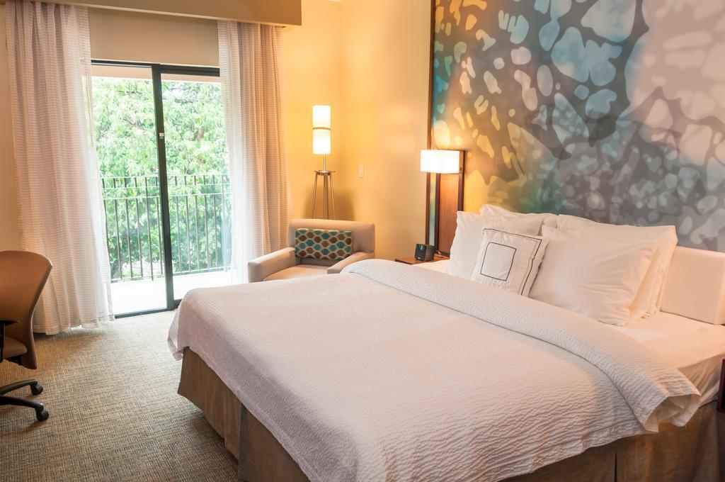 คอร์ตยาร์ด ซานซัลวาดอร์ Hotel ภายนอก รูปภาพ