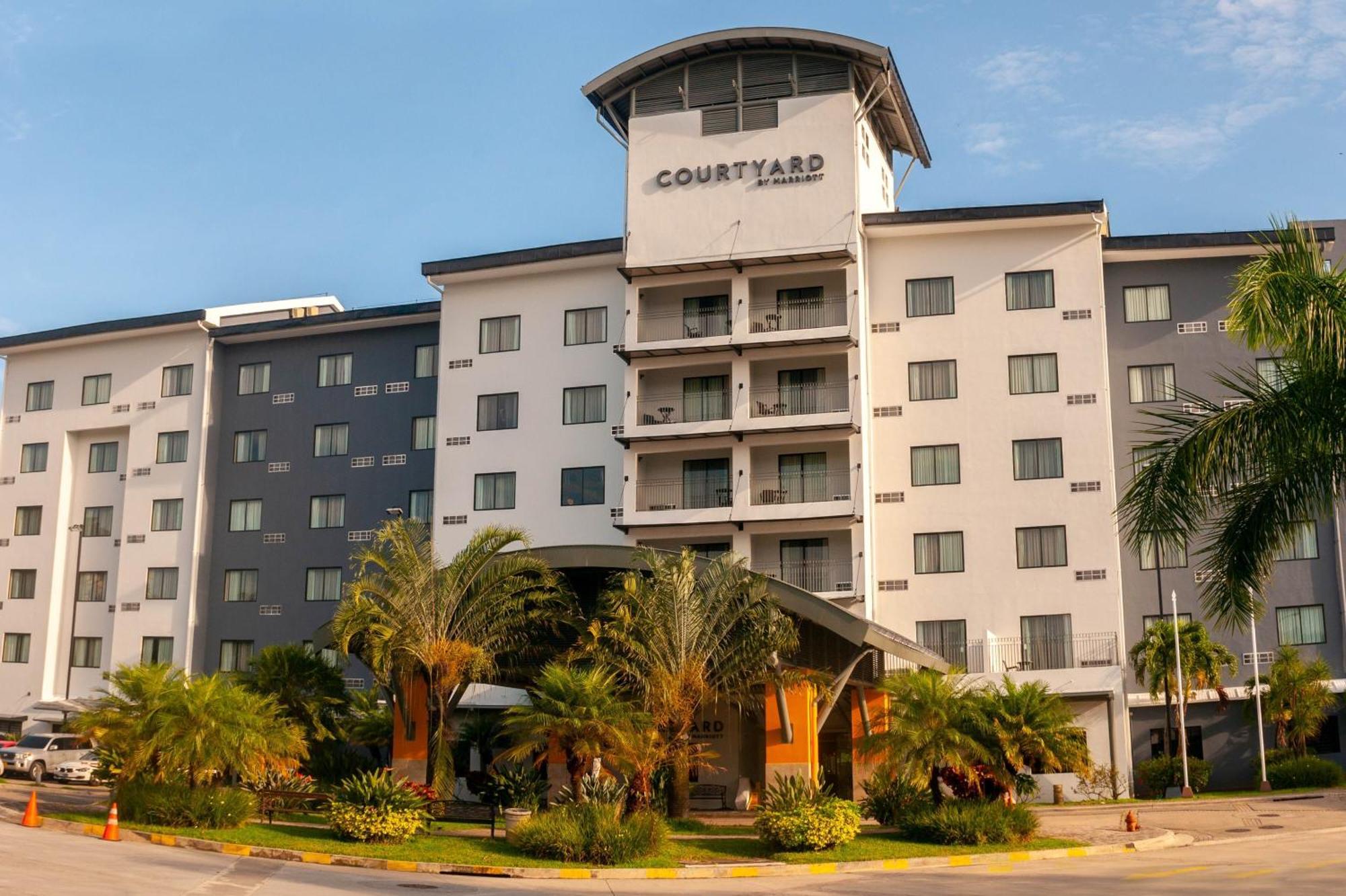 คอร์ตยาร์ด ซานซัลวาดอร์ Hotel ภายนอก รูปภาพ