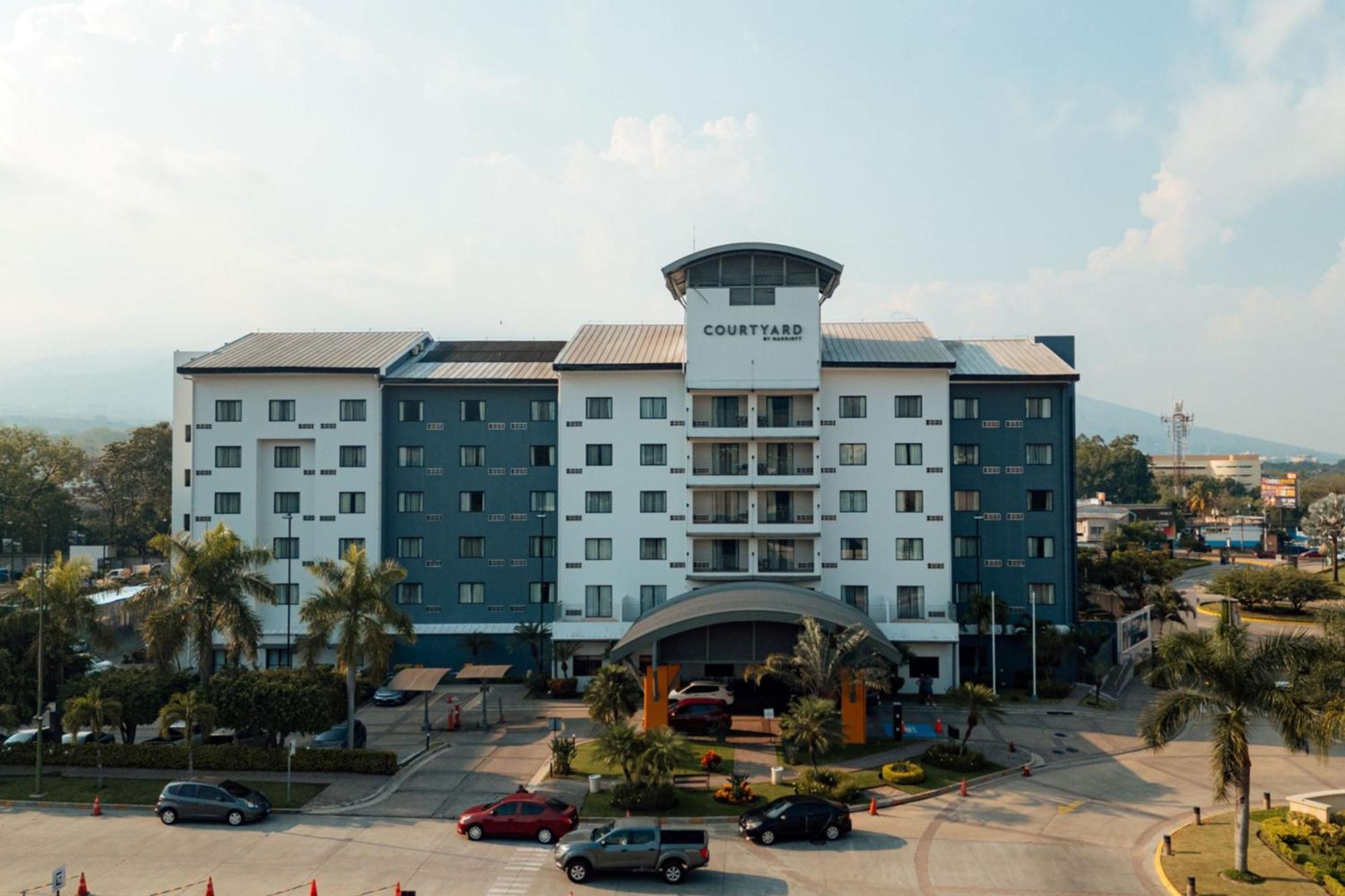 คอร์ตยาร์ด ซานซัลวาดอร์ Hotel ภายนอก รูปภาพ