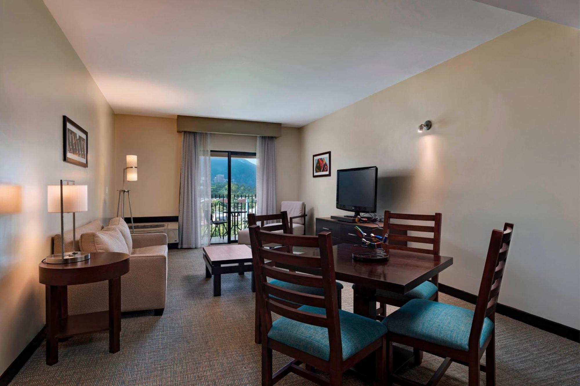 คอร์ตยาร์ด ซานซัลวาดอร์ Hotel ภายนอก รูปภาพ