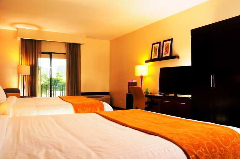 คอร์ตยาร์ด ซานซัลวาดอร์ Hotel ภายนอก รูปภาพ