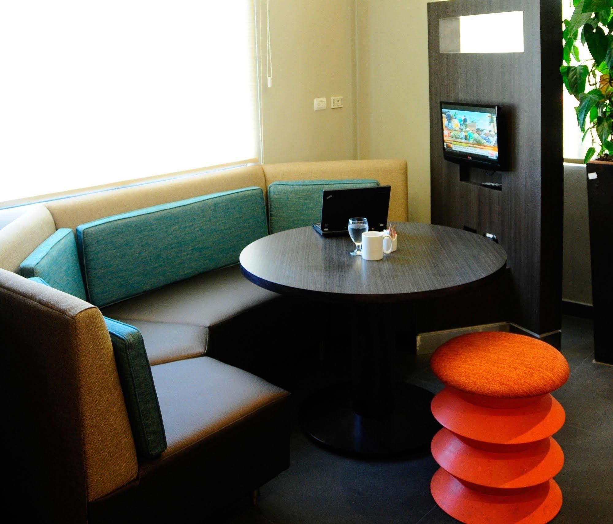 คอร์ตยาร์ด ซานซัลวาดอร์ Hotel ภายนอก รูปภาพ